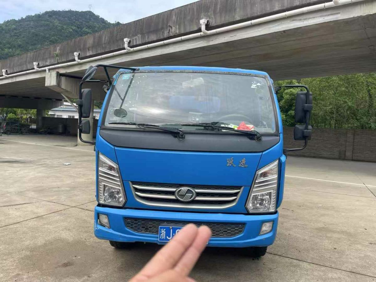 依維柯 得意  2020款 2.8T V35箱貨單胎中頂3座國(guó)V圖片