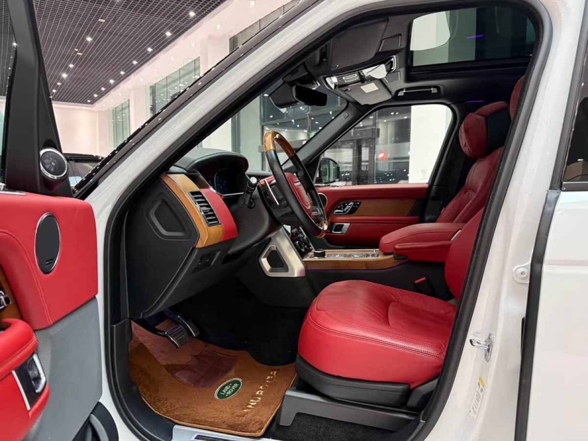 路虎 攬勝  2020款 3.0 L6 尊崇創(chuàng)世加長版圖片