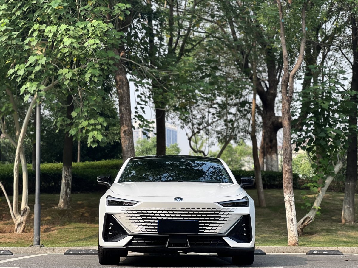 長(zhǎng)安 長(zhǎng)安UNI-V  2023款 1.5T 尊貴型圖片