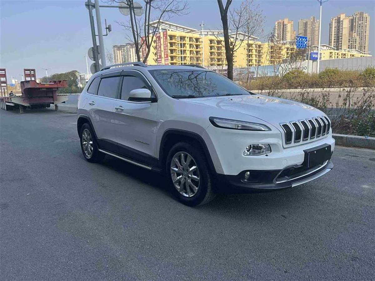 Jeep 自由光  2016款 2.4L 優(yōu)越版圖片