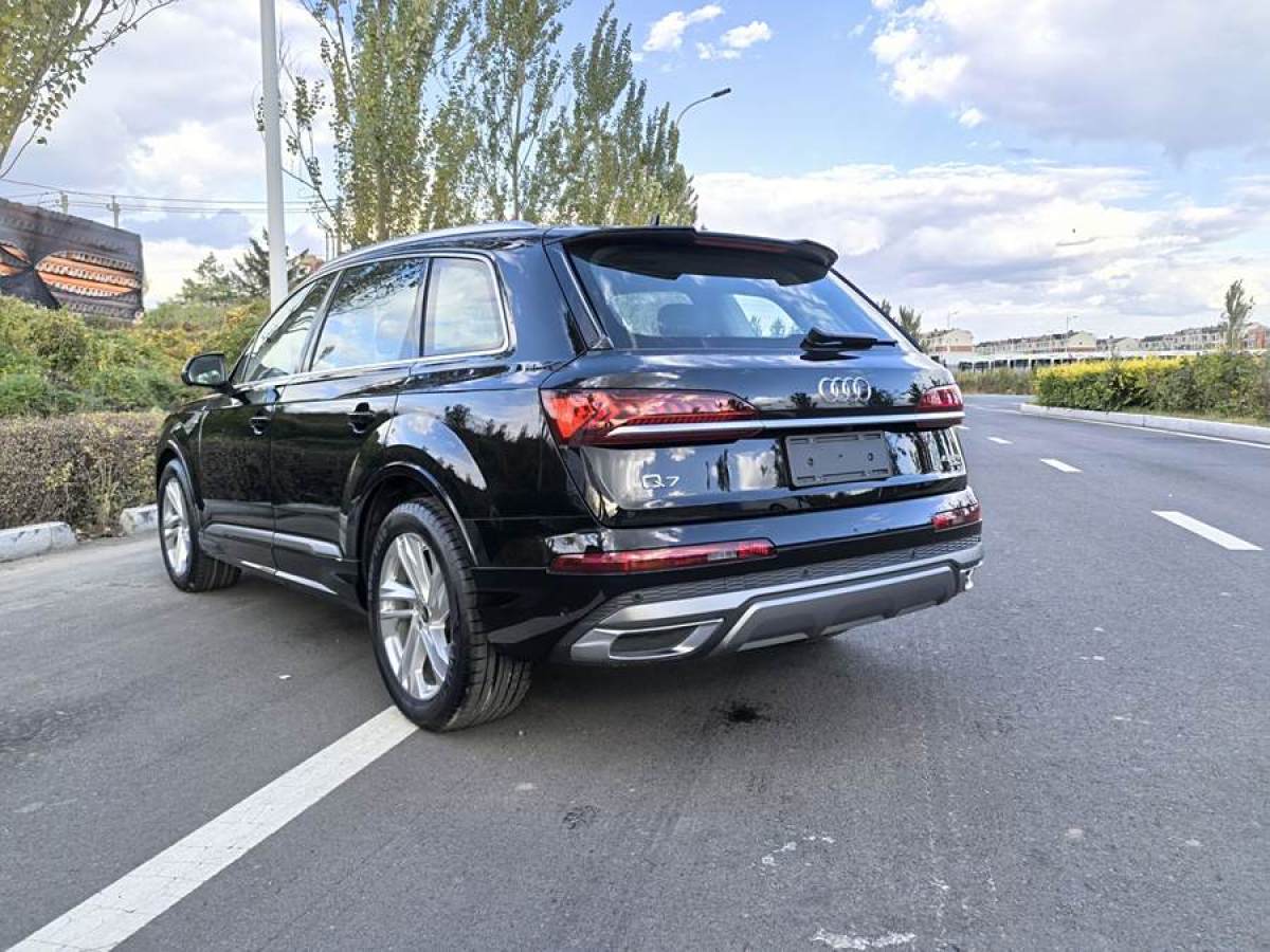 2023年4月奧迪 奧迪Q7  2023款 45 TFSI quattro S line運(yùn)動(dòng)型