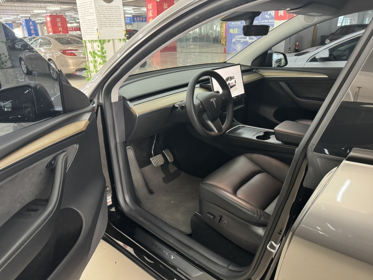 特斯拉 Model 3  2021款 改款 標(biāo)準(zhǔn)續(xù)航后驅(qū)升級版圖片