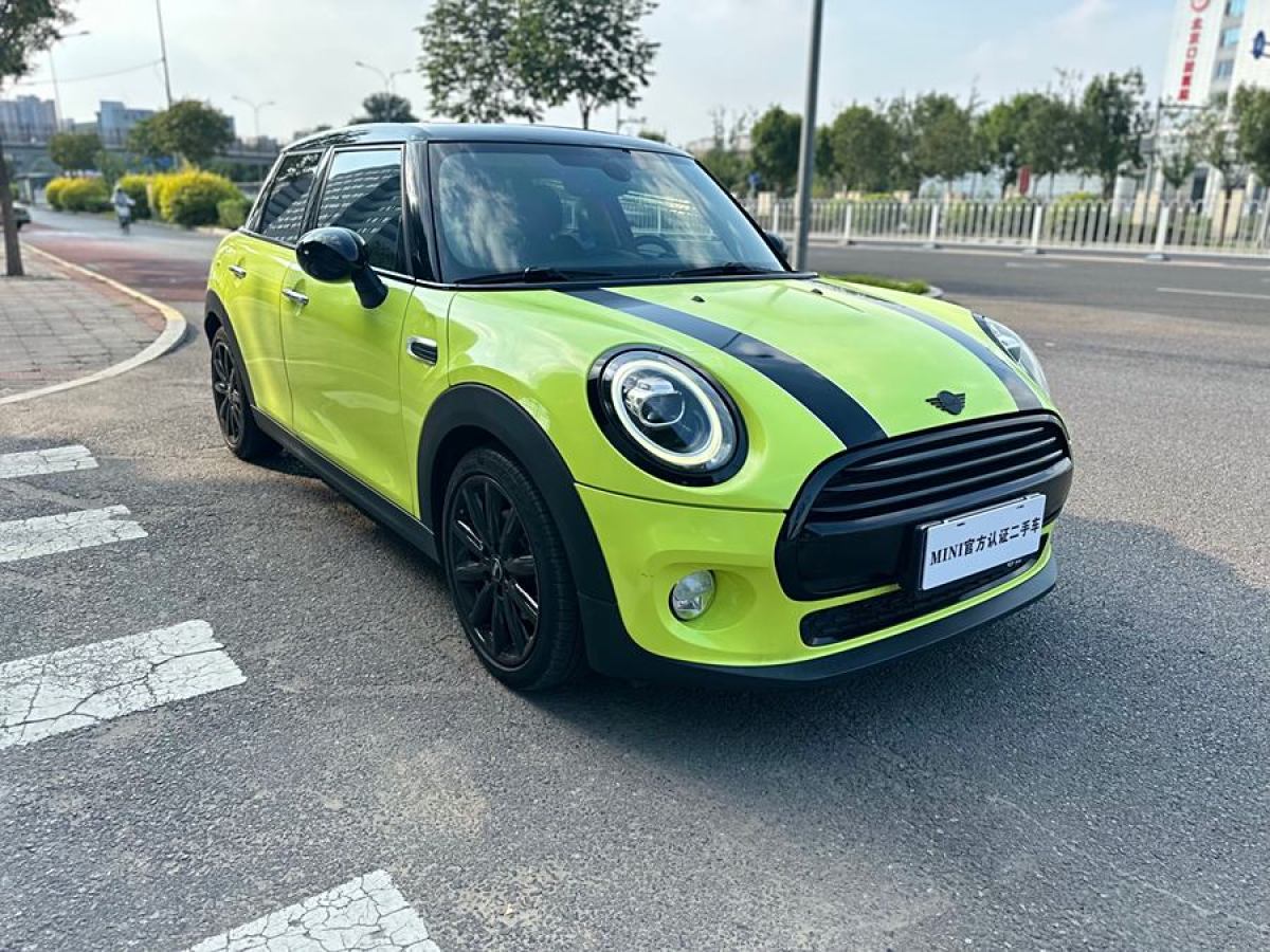 MINI MINI  2018款 1.5T COOPER 藝術(shù)家 五門版圖片