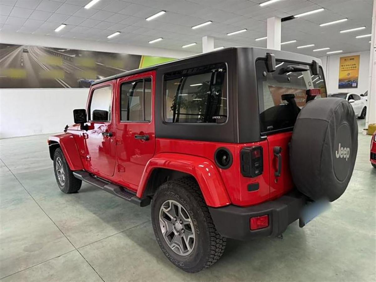 Jeep 牧馬人  2015款 3.0L Sahara 四門舒享版圖片