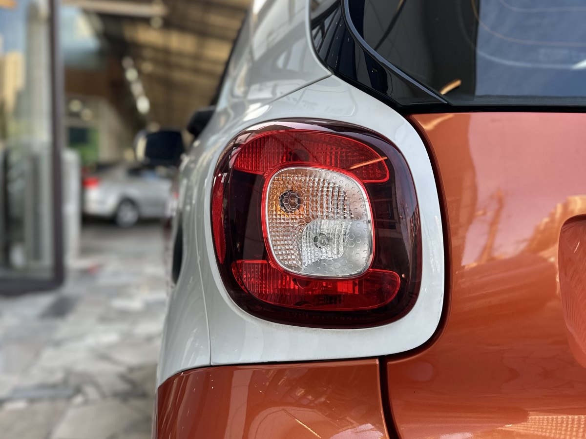 smart fortwo  2018款 1.0L 52千瓦硬頂激情版圖片