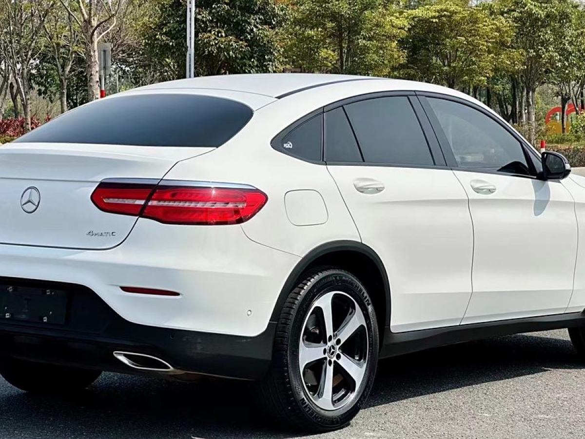 奔馳 奔馳GLC  2022款 改款 GLC 260 4MATIC 轎跑SUV圖片