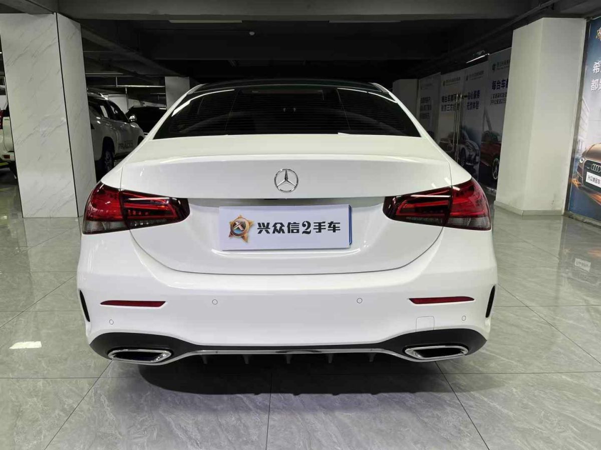 奔馳 奔馳A級(jí)  2019款  A 220 L 4MATIC 運(yùn)動(dòng)轎車圖片