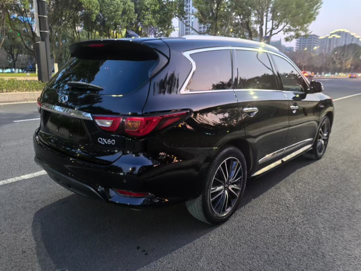 英菲尼迪 QX60  2018款 2.5T Hybrid 兩驅(qū)冠軍家庭版圖片