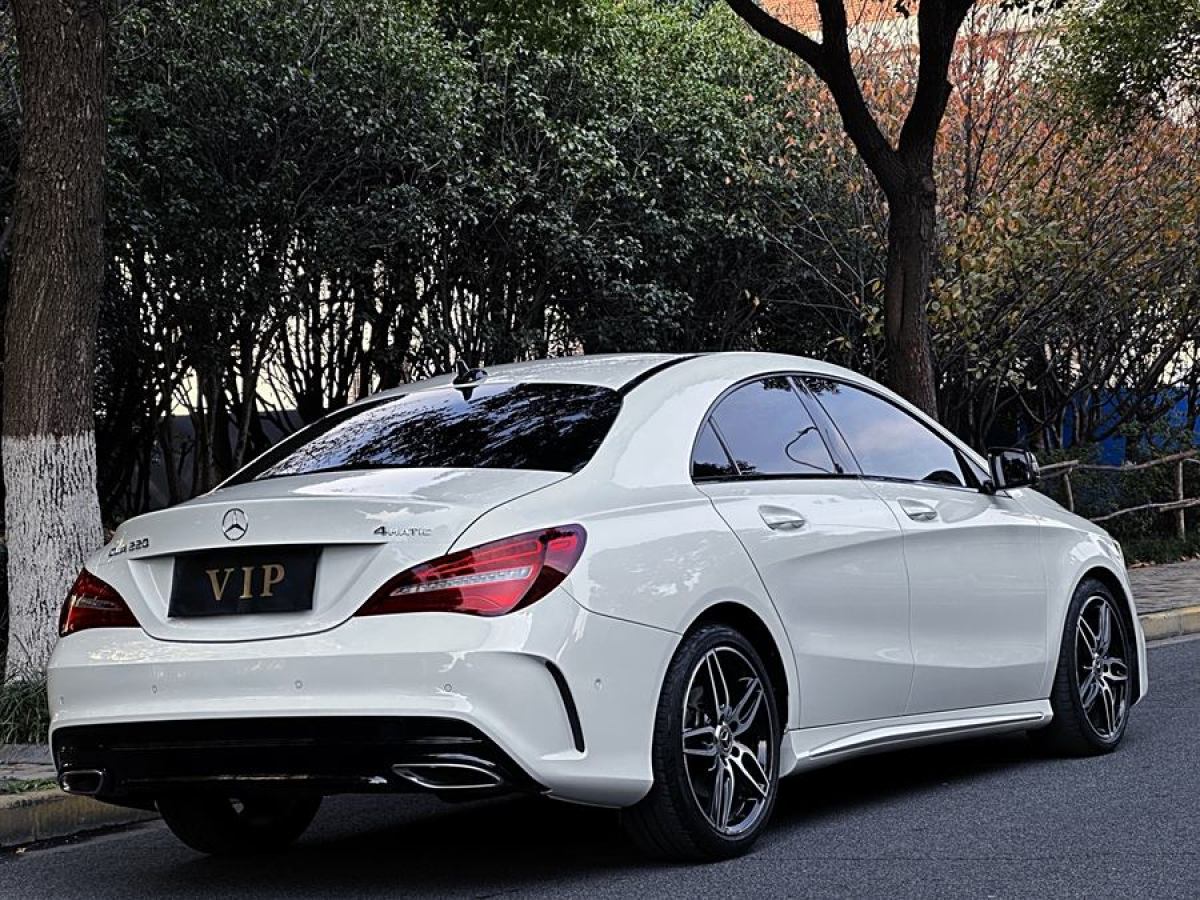 2018年1月奔馳 奔馳CLA級(jí)  2017款 CLA 220 4MATIC 極地限量版