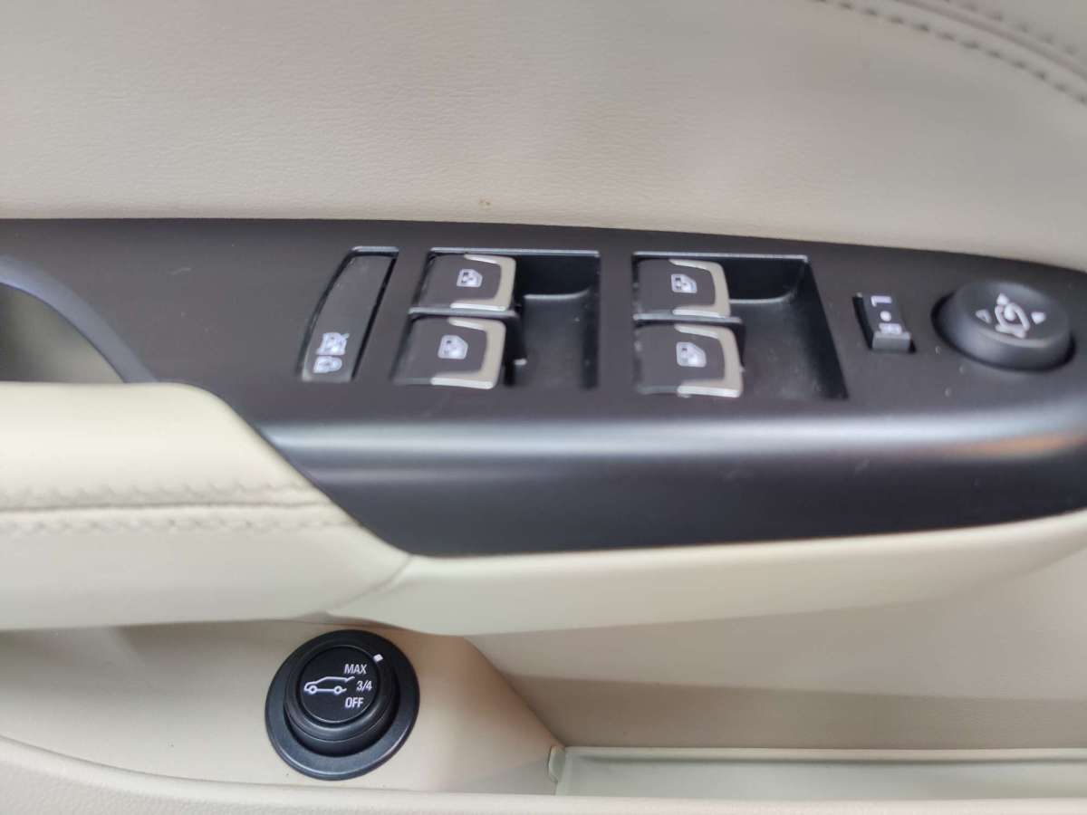2015年6月凯迪拉克 SRX  2015款 3.0L 豪华型
