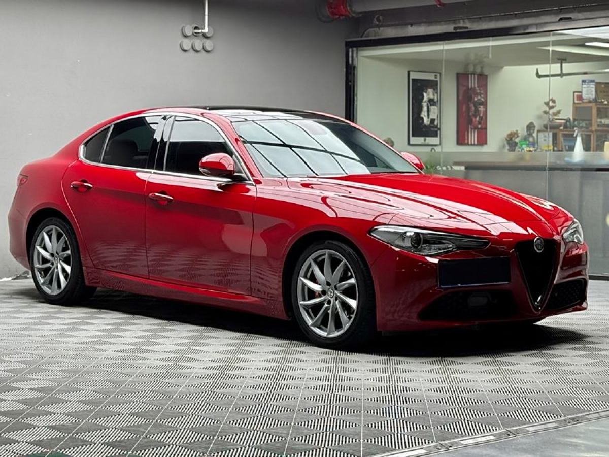 2019年4月阿爾法·羅密歐 Giulia  2017款 2.0T 200HP 豪華版