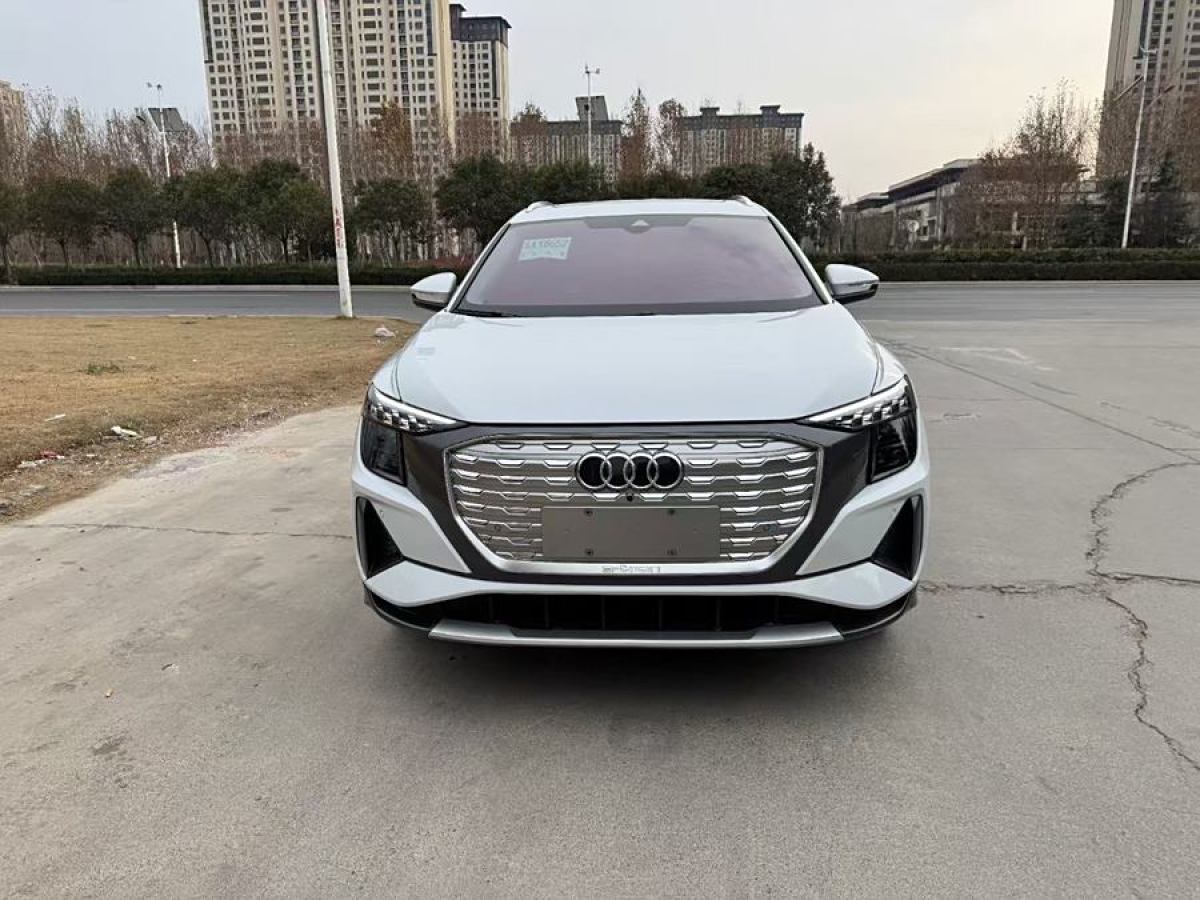 奧迪 奧迪Q5 e-tron  2022款 40 e-tron 星耀型 錦衣套裝圖片