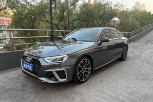 奧迪A4L 奧迪 45 TFSI quattro 臻選動感型