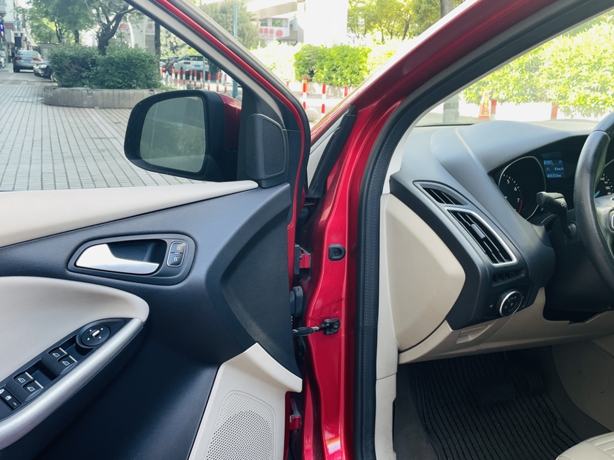 2016年08月福特 福克斯  2015款 两厢 EcoBoost 125 自动超能风尚型