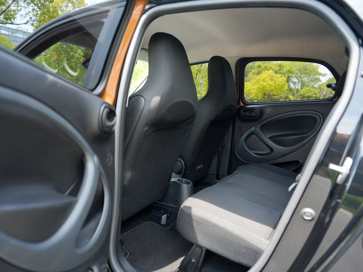 2017年10月smart forfour  2016款 1.0L 52千瓦靈動版