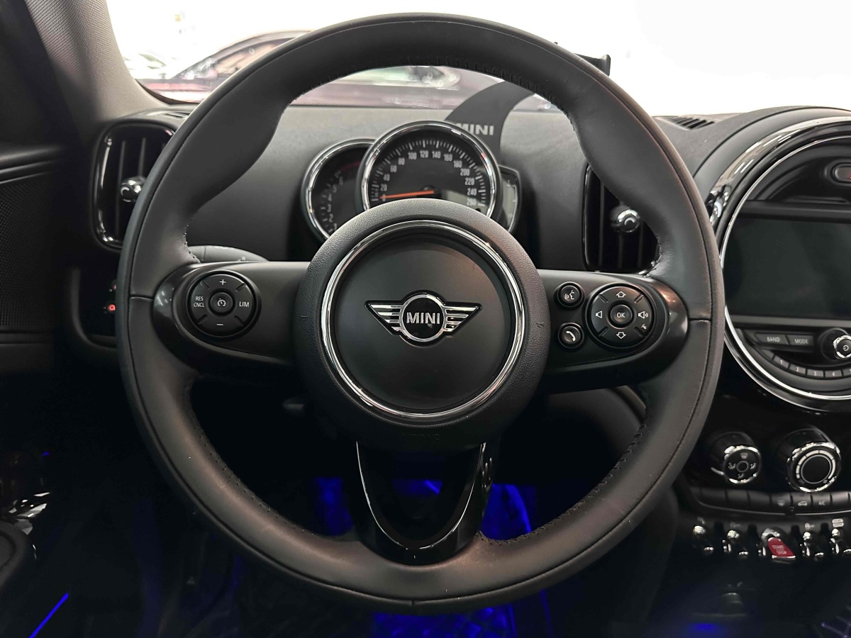 MINI COUNTRYMAN  2019款 1.5T COOPER 經(jīng)典派周末旅行版圖片