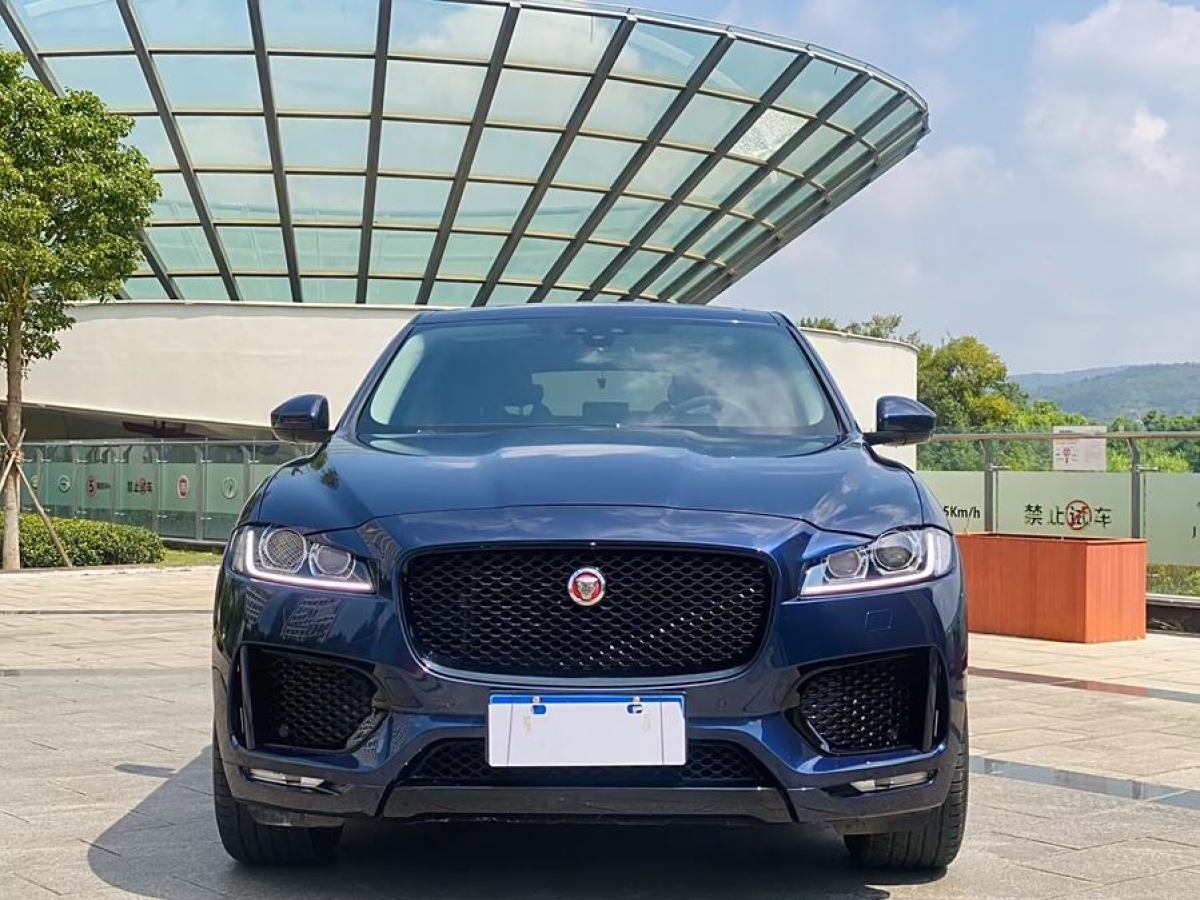 捷豹 F-PACE  2016款 2.0T 兩驅(qū)R-Sport運(yùn)動(dòng)版圖片