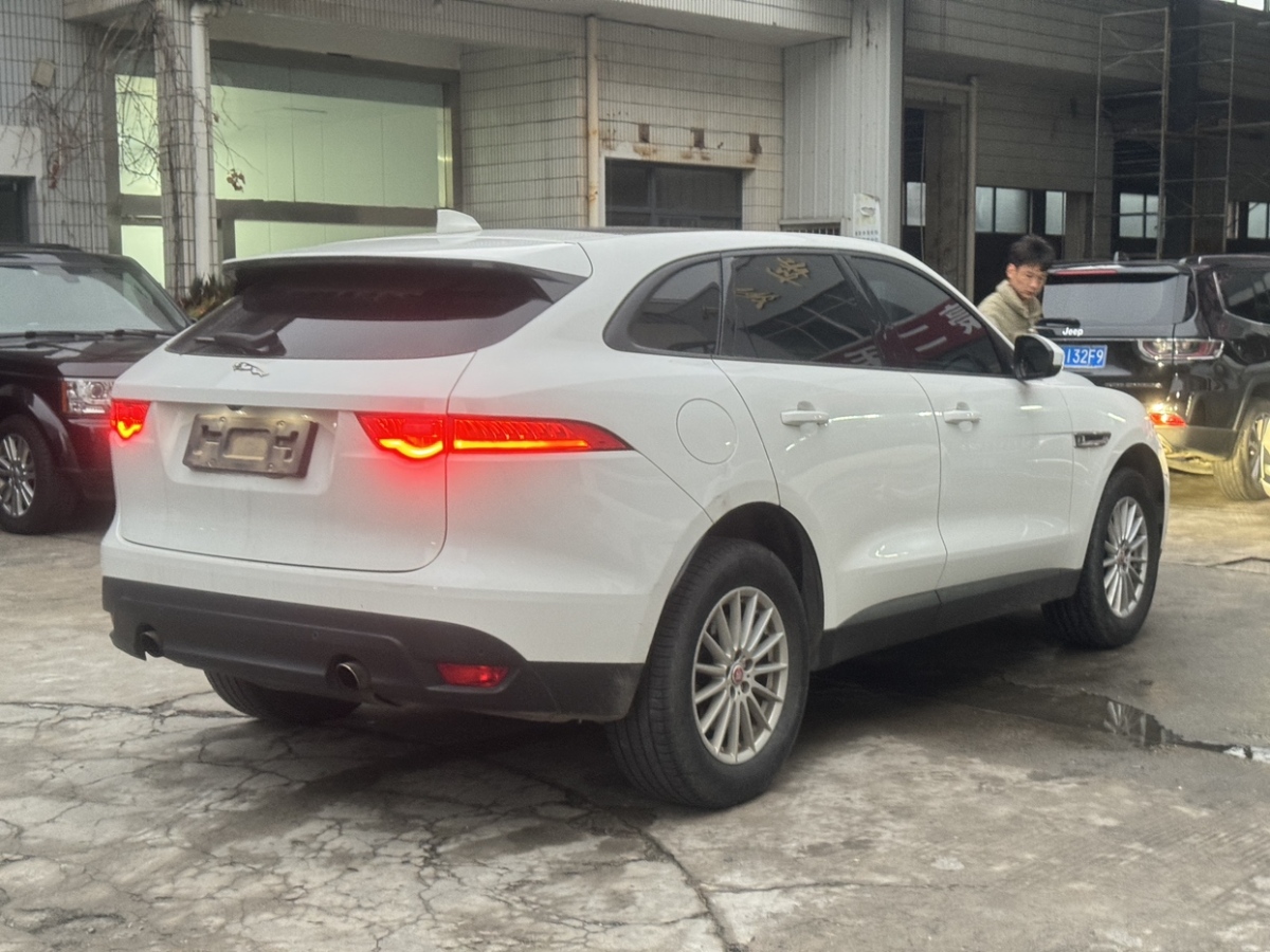 捷豹 F-PACE  2018款 2.0T 兩驅(qū)都市尊享版圖片