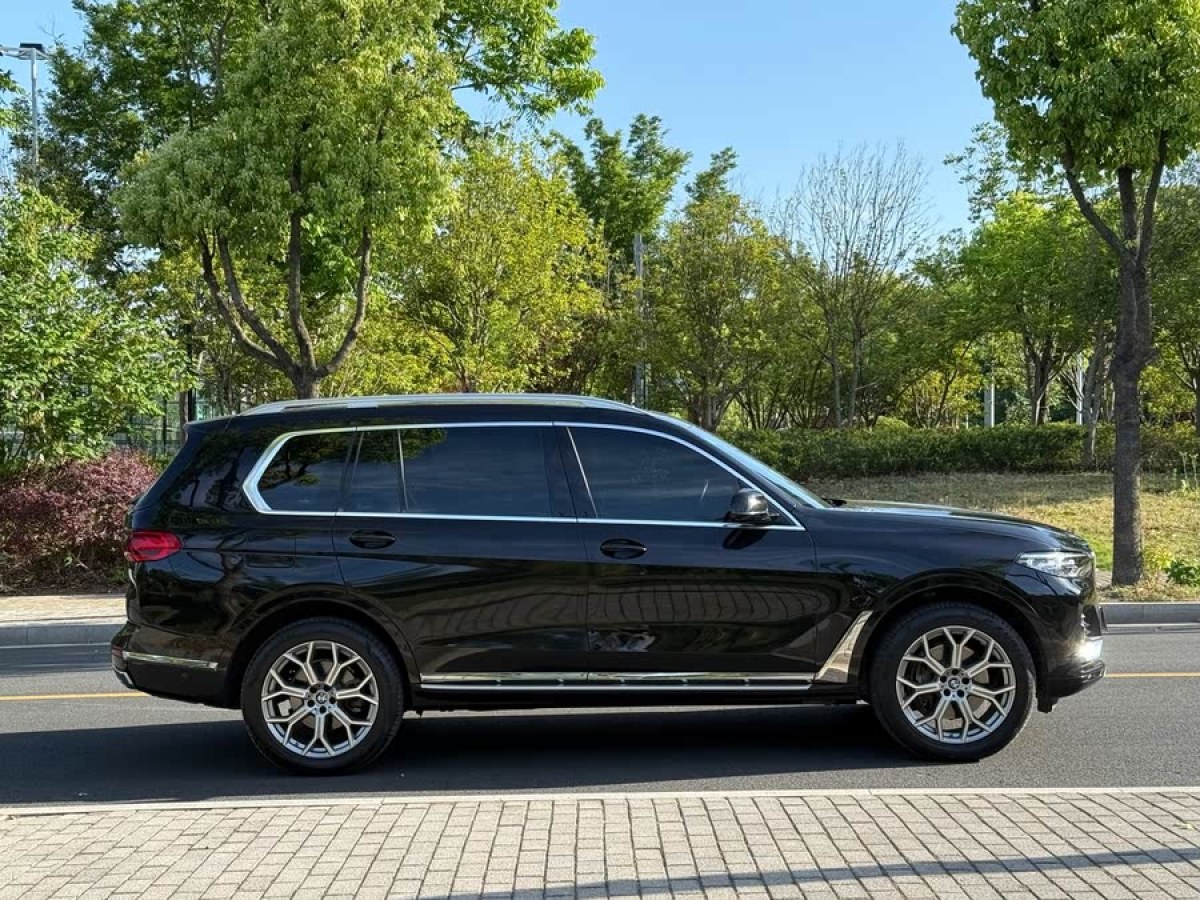 寶馬 寶馬X7  2022款 xDrive40i 領(lǐng)先型豪華套裝圖片