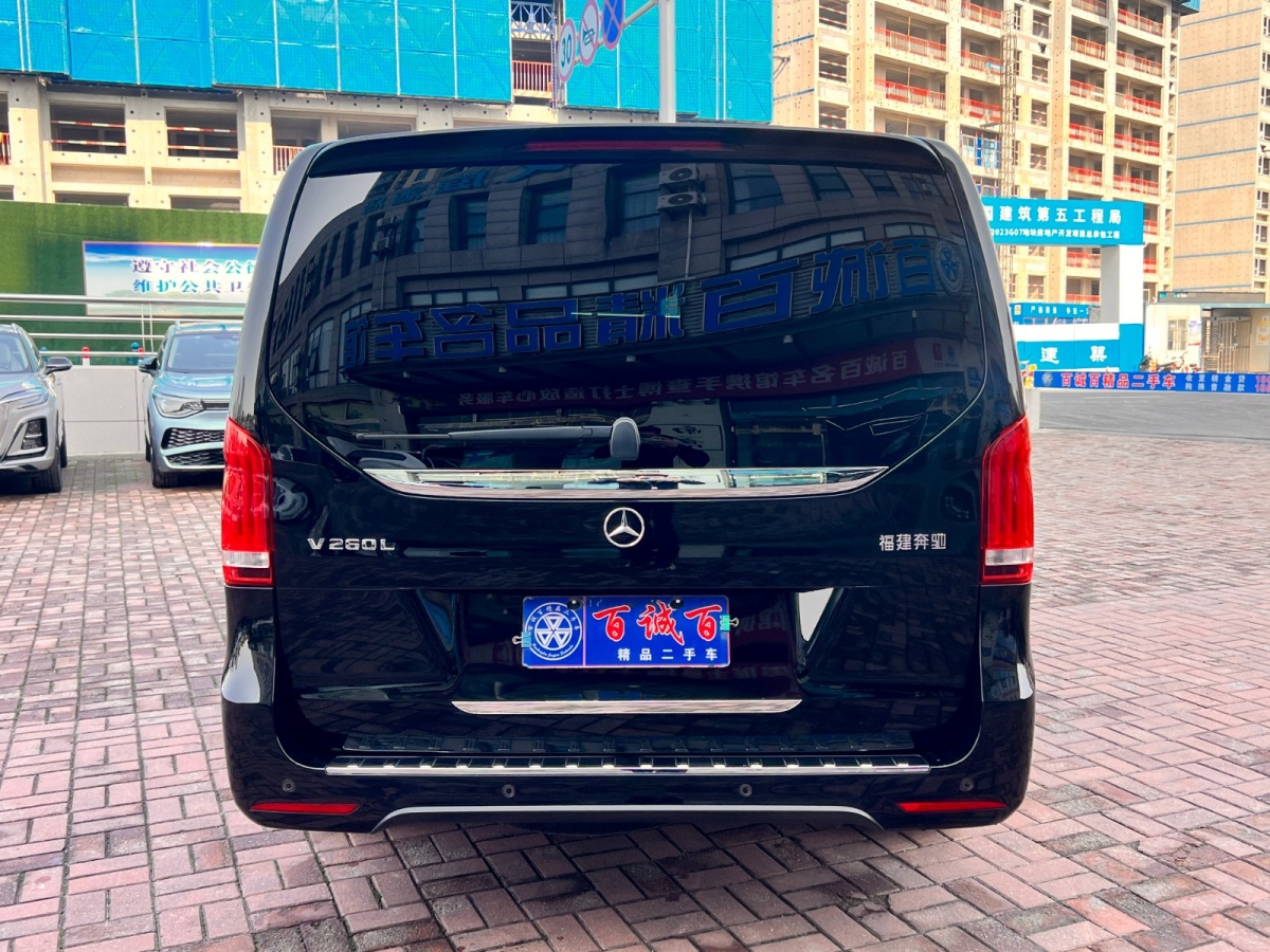 奔馳 V級(jí)  2021款 V 260 L 長(zhǎng)軸距豪華版圖片