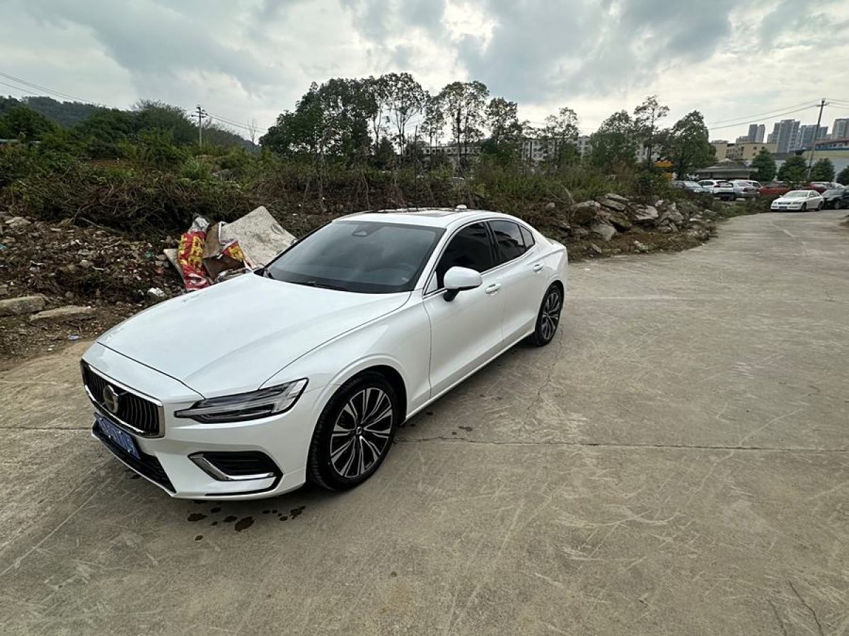 2023年9月沃爾沃 S60L  2024款 B4 智遠(yuǎn)豪華版