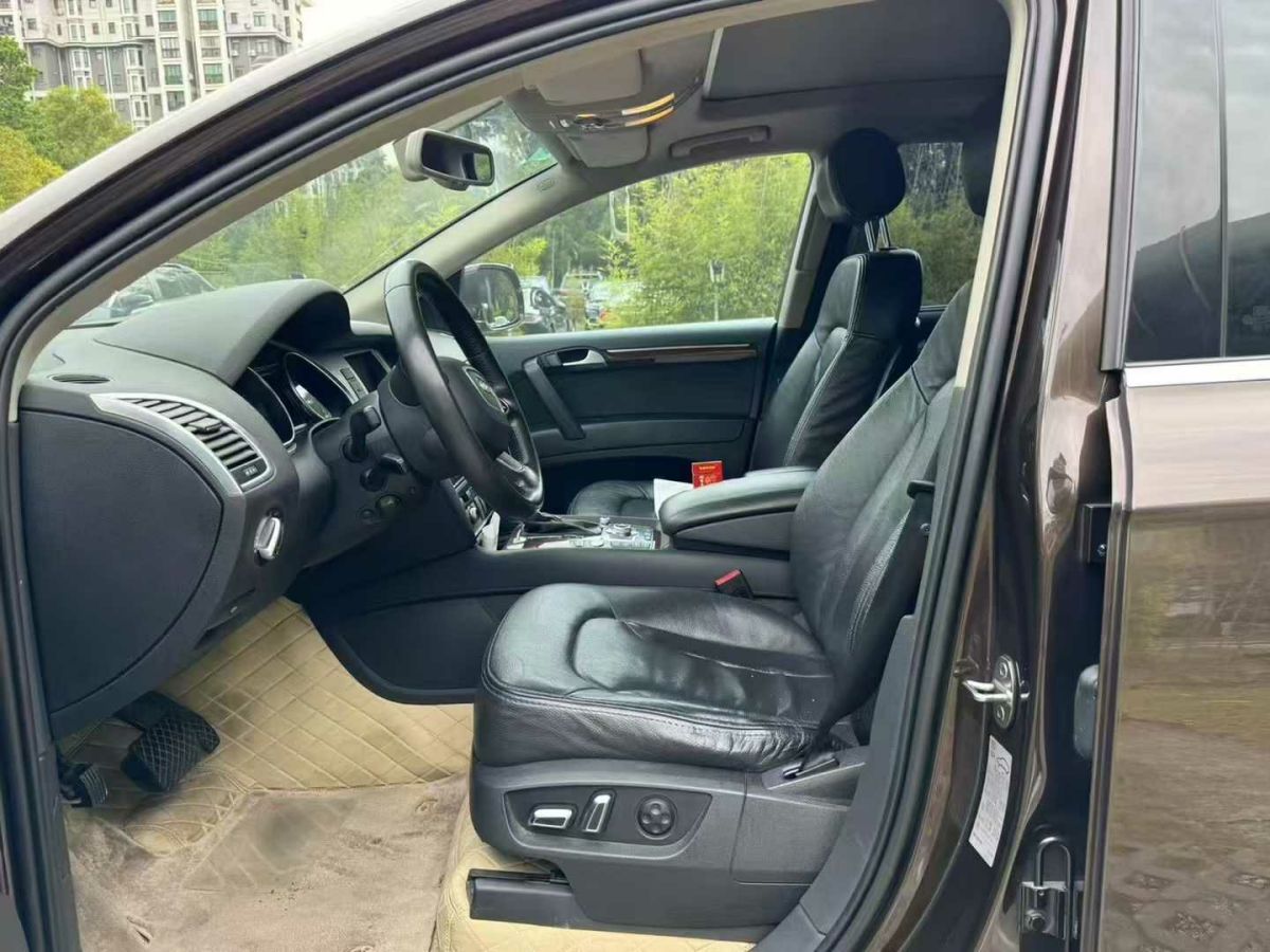 奧迪 奧迪Q7  2013款 Q7 35TDI quattro 領(lǐng)先型圖片