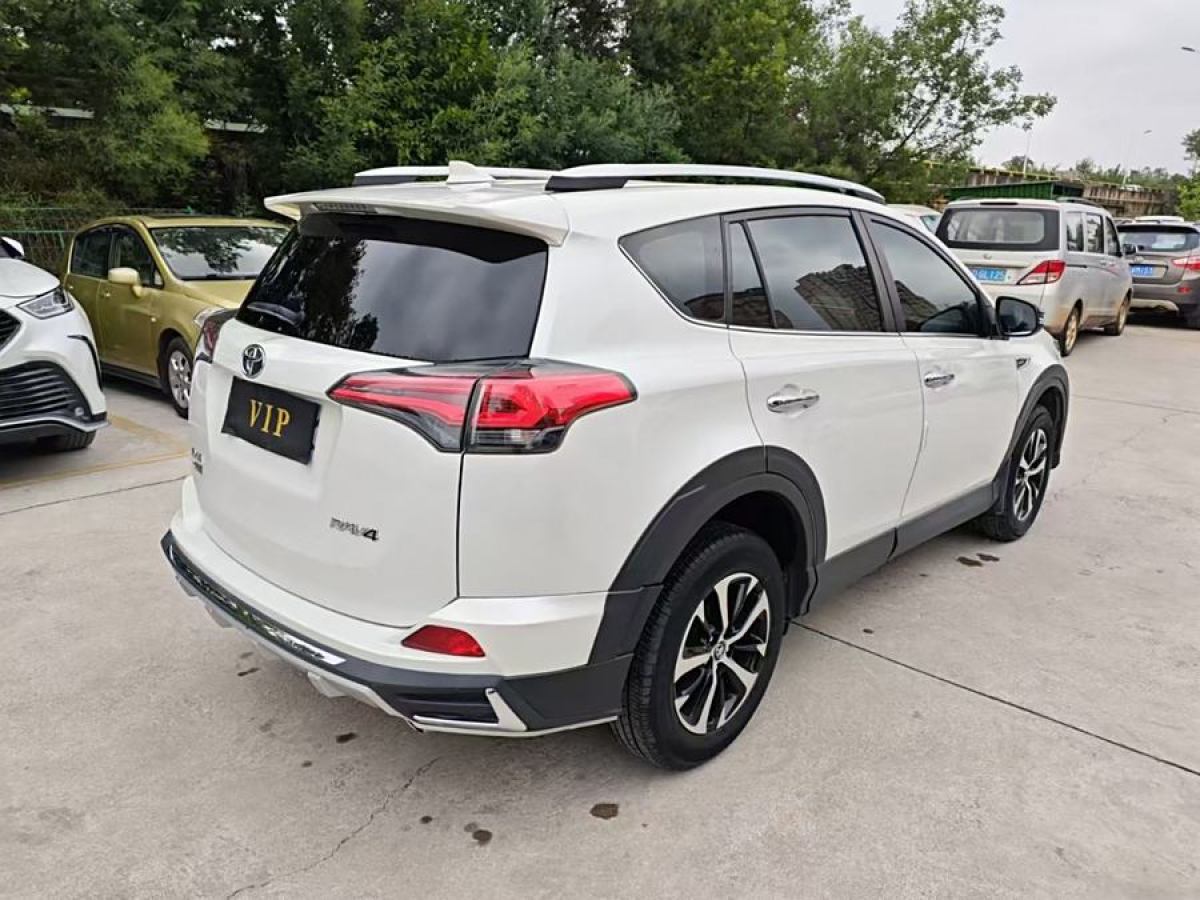 2018年7月豐田 RAV4榮放  2018款 2.0L CVT兩驅(qū)風(fēng)尚X版