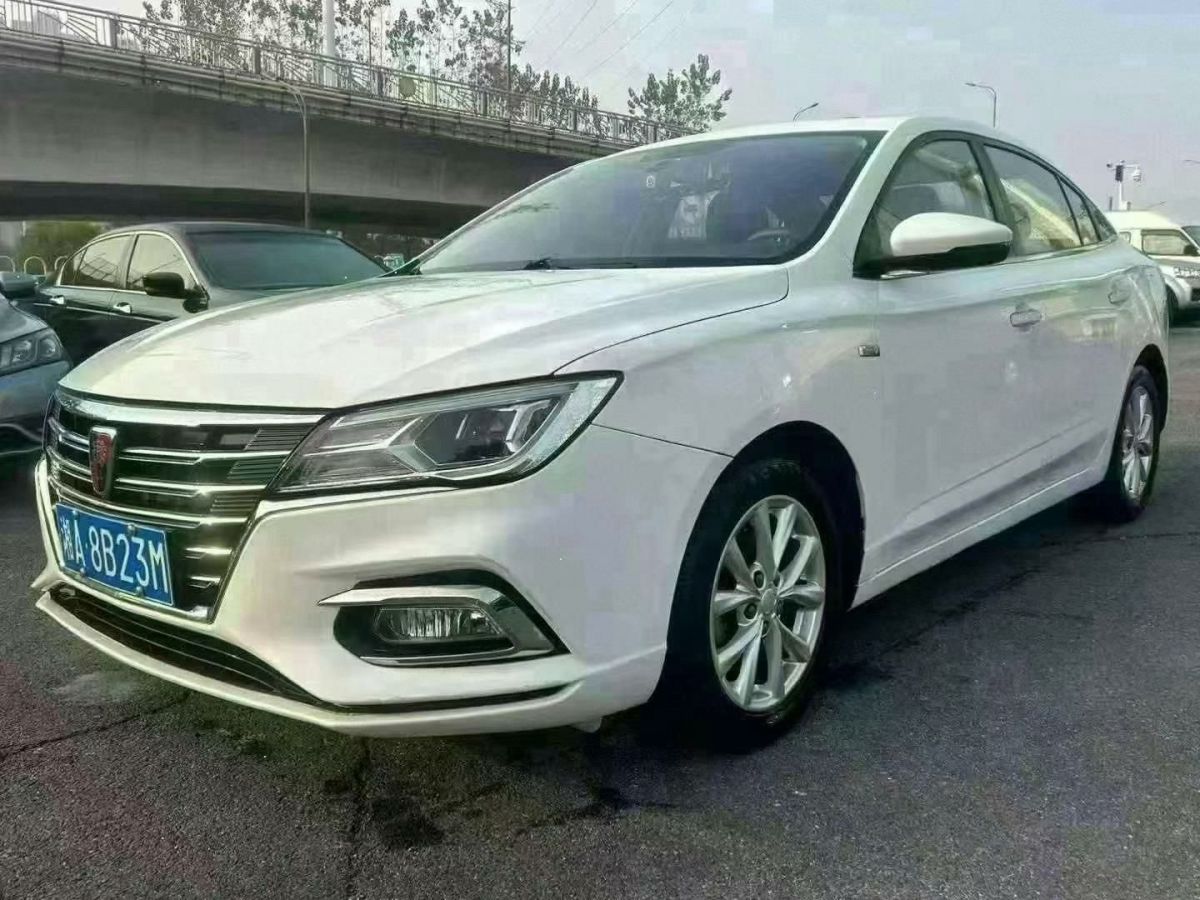 榮威 i5  2019款  1.5L 手動(dòng)4G互聯(lián)領(lǐng)豪旗艦版圖片