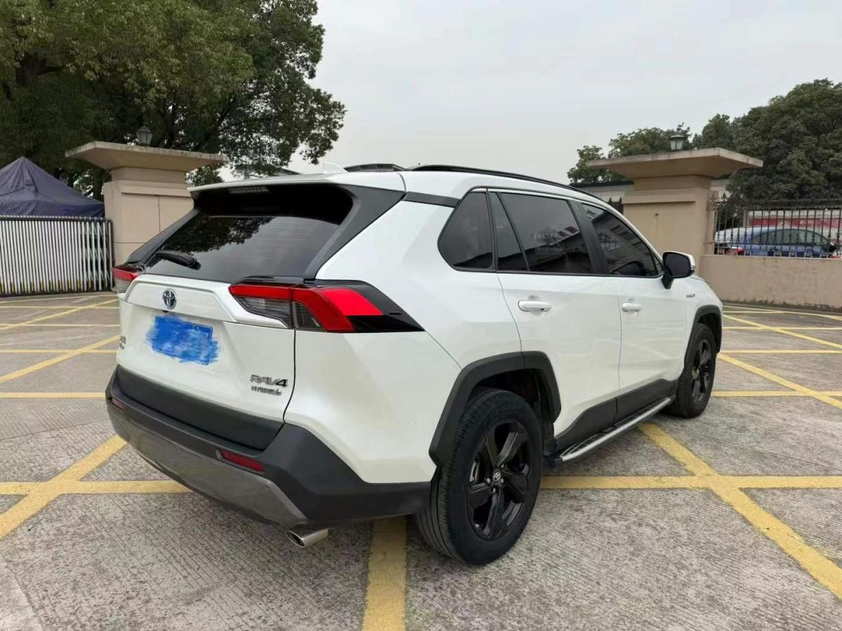 豐田 RAV4榮放  2022款 2.0L CVT四驅(qū)尊貴版圖片