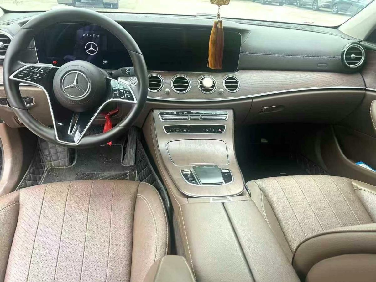 奔馳 奔馳E級(jí)  2023款 E 300 L 豪華型圖片