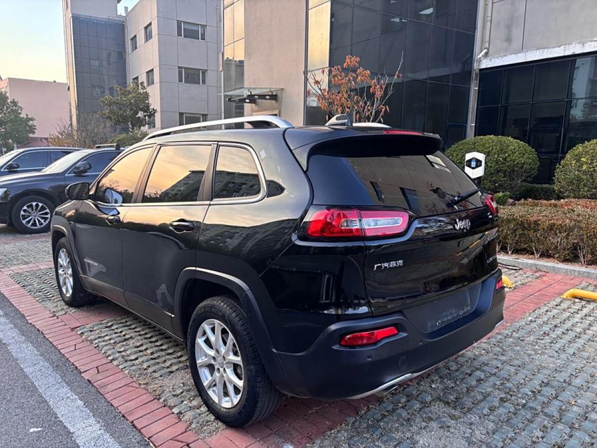 Jeep 自由光  2017款 2.0L 優(yōu)越版圖片