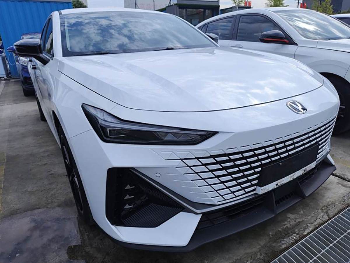 長安 長安UNI-V  2023款 1.5T 運(yùn)動(dòng)版圖片