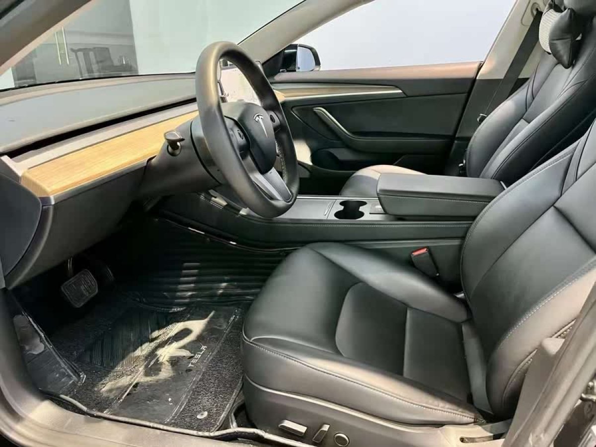 特斯拉 Model 3  2021款 改款 標(biāo)準(zhǔn)續(xù)航后驅(qū)升級版圖片