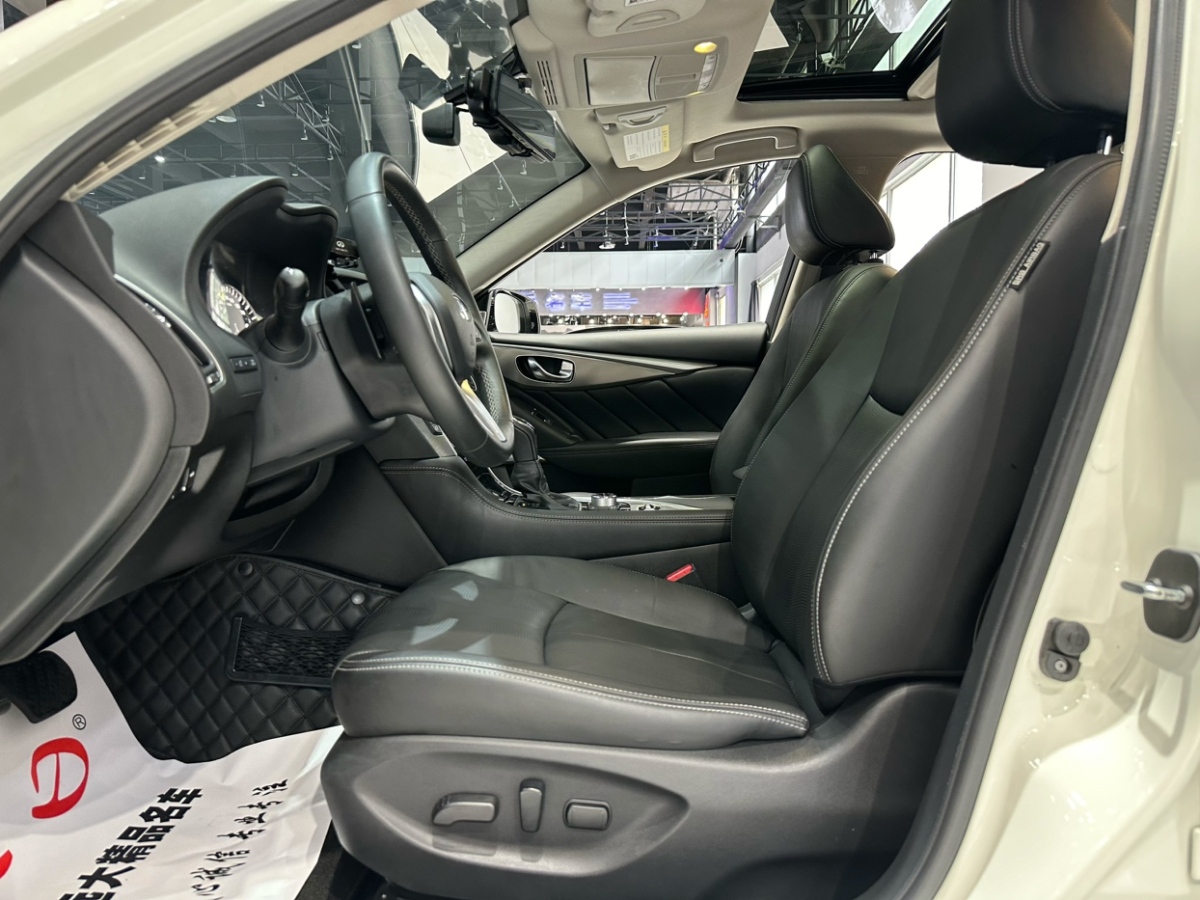 英菲尼迪 Q50L  2022款 2.0T 進(jìn)享版圖片