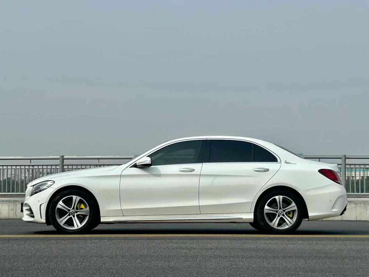 奔馳 奔馳A級  2019款  A 220 L 4MATIC 運動轎車圖片