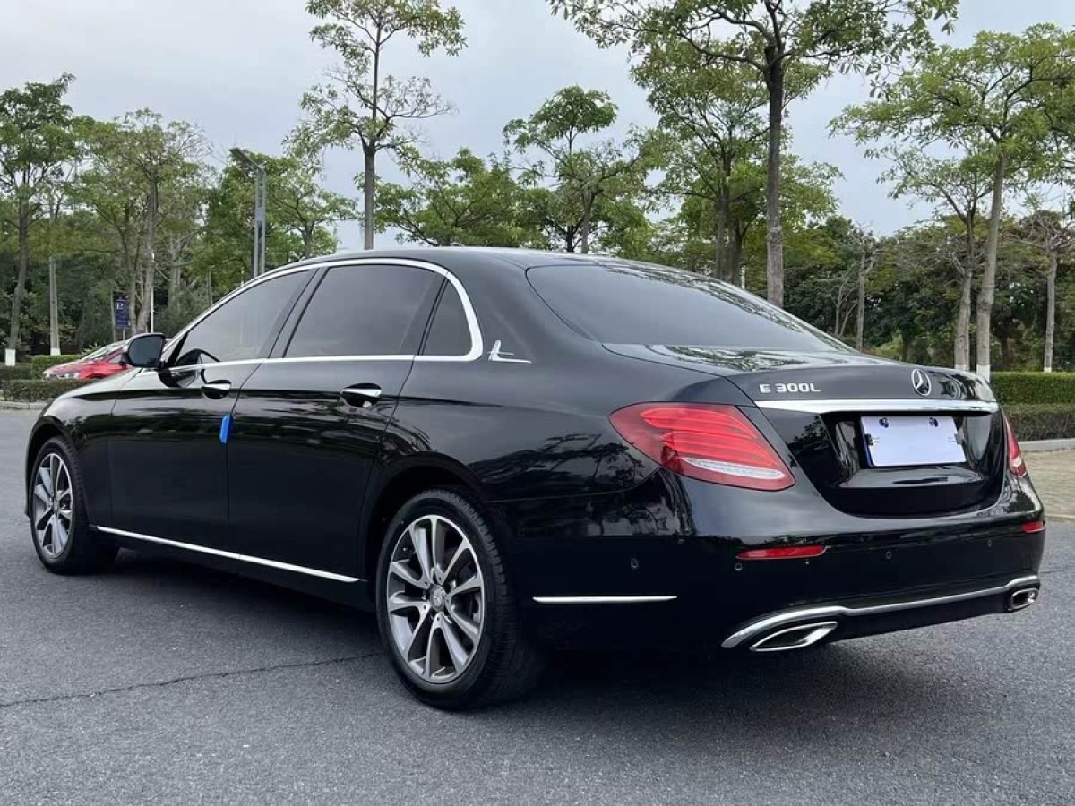 奔馳 奔馳E級  2022款 改款 E 300 L 時尚型圖片