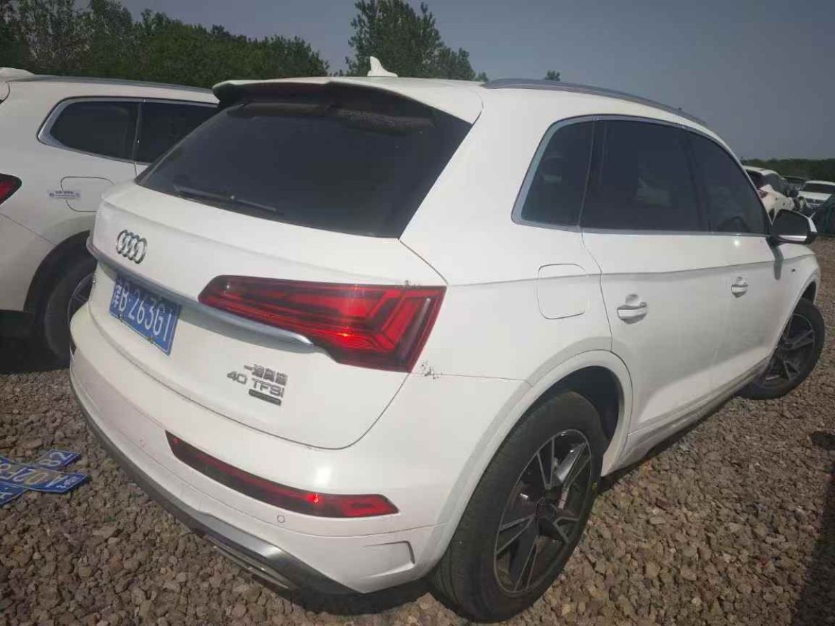 奧迪 奧迪Q5 e-tron  2022款 40 e-tron 星耀型 機(jī)甲套裝圖片