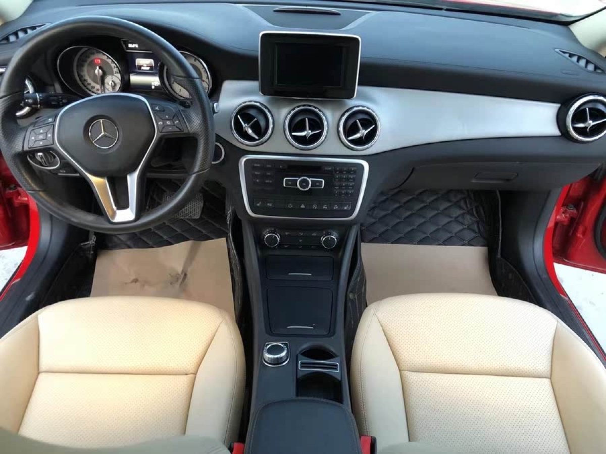 奔馳 奔馳GLA  2015款 GLA 220 4MATIC 時(shí)尚型圖片