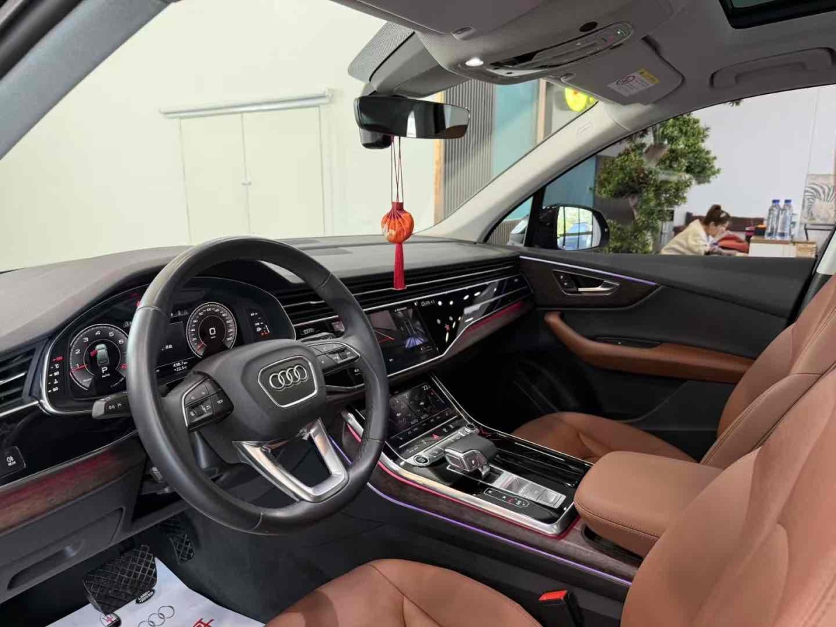 奧迪 奧迪Q7  2024款 45 TFSI quattro S line運(yùn)動(dòng)型圖片