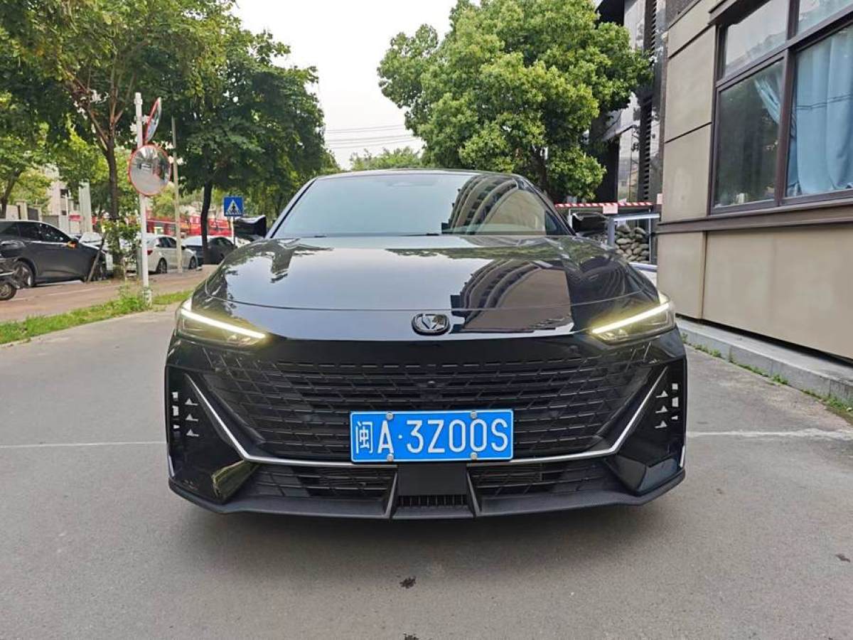 長(zhǎng)安 長(zhǎng)安UNI-V  2023款 1.5T 尊貴型圖片