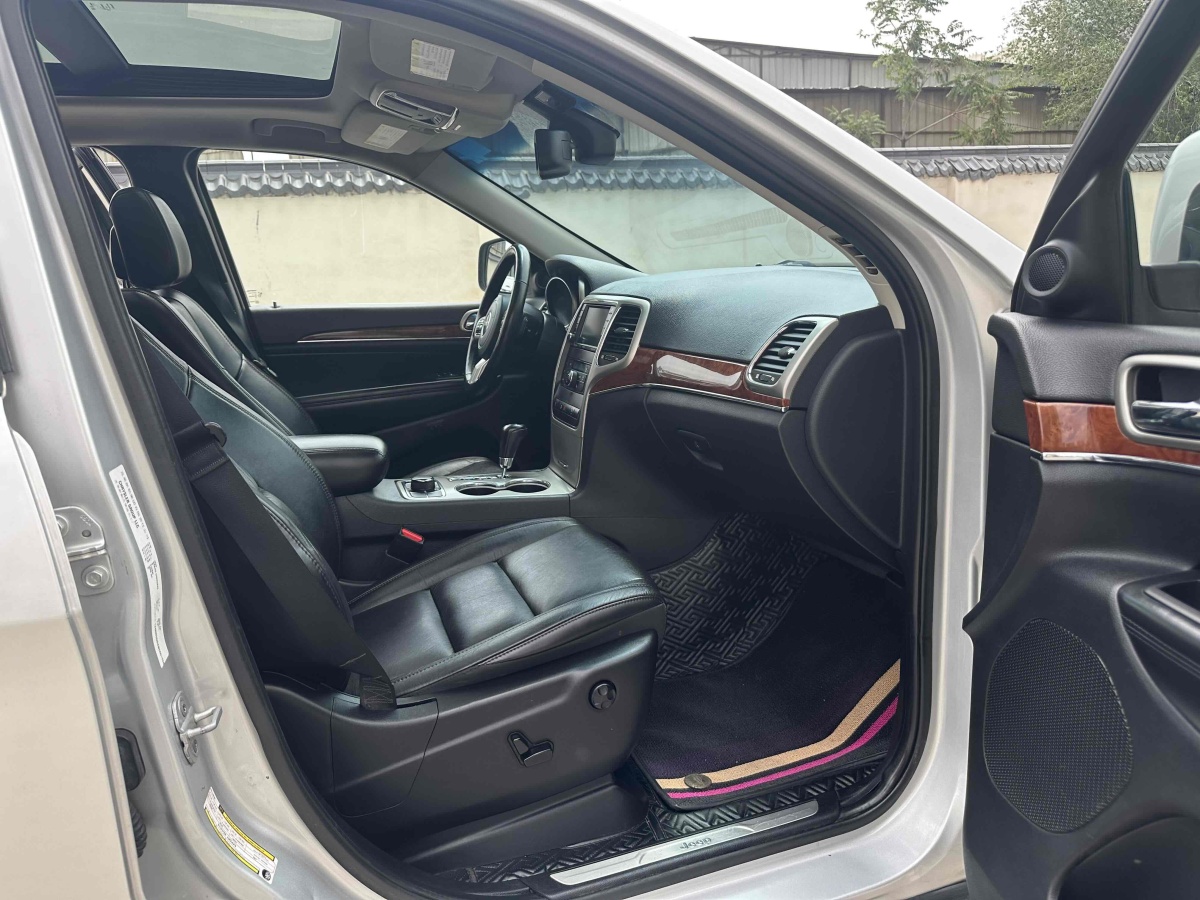 Jeep 大切諾基  2011款 改款 3.6L 豪華導航版圖片