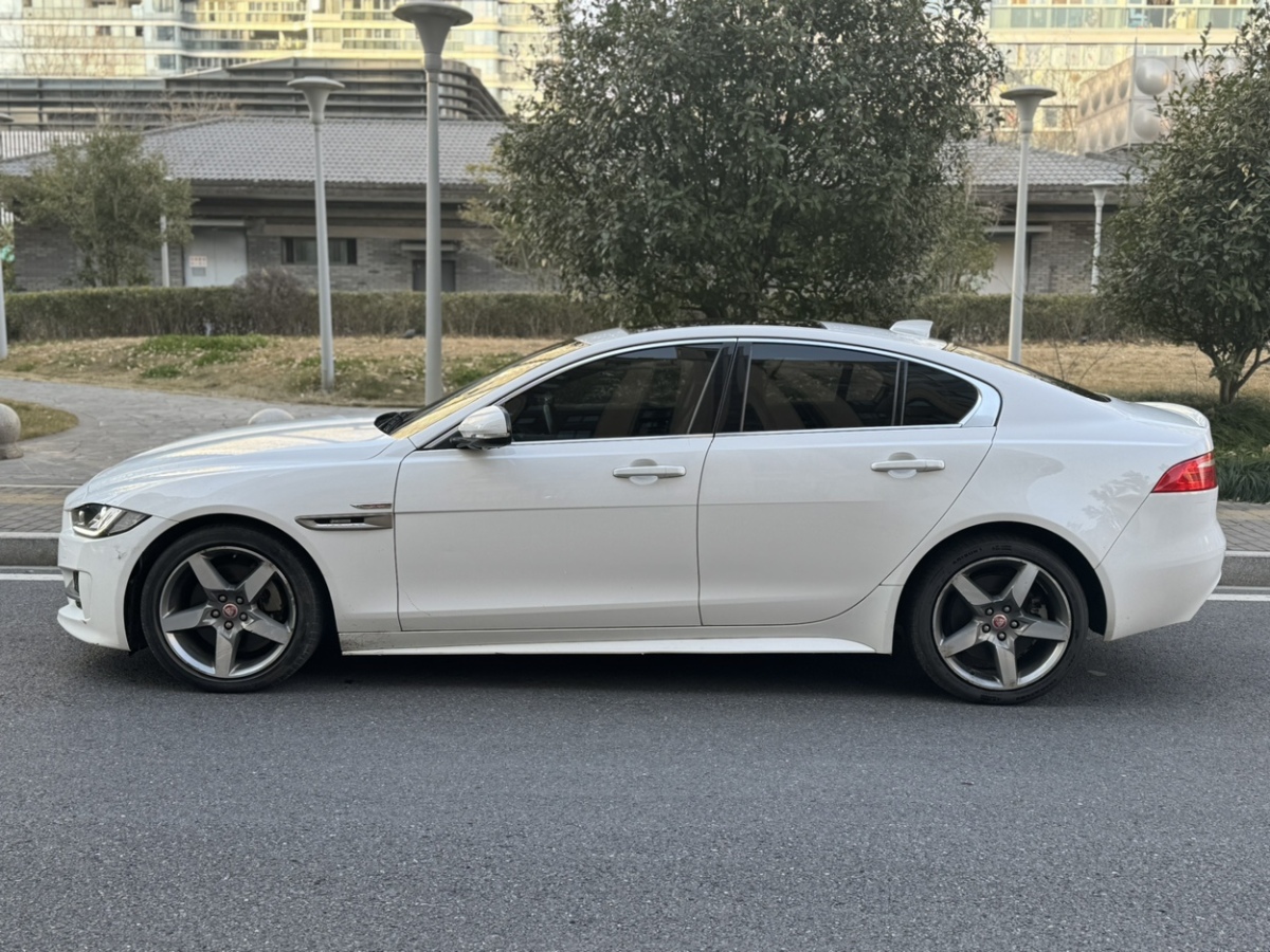 捷豹 XE  2018款 2.0T 200PS 兩驅(qū)R-Sport運動版圖片