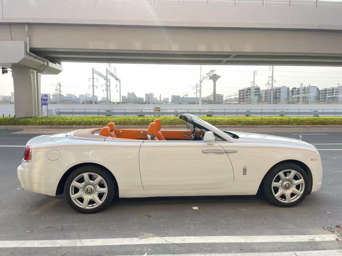 勞斯萊斯 曜影  2015款 6.6T 標(biāo)準(zhǔn)型圖片