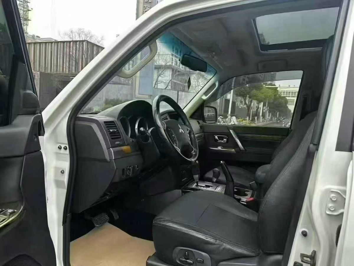 三菱 帕杰羅  2019款 3.0L 自動尊貴版圖片