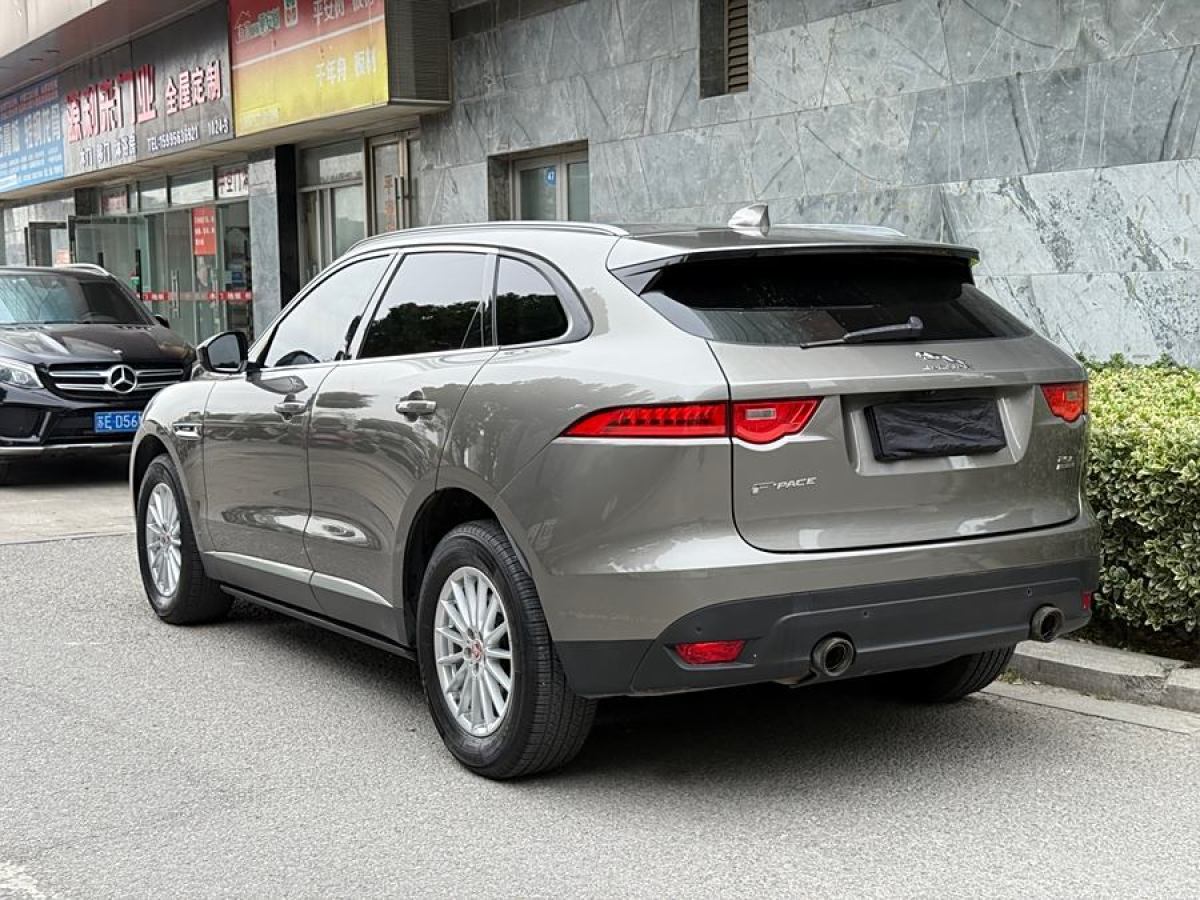 捷豹 F-PACE  2018款 2.0T 兩驅(qū)都市尊享版圖片