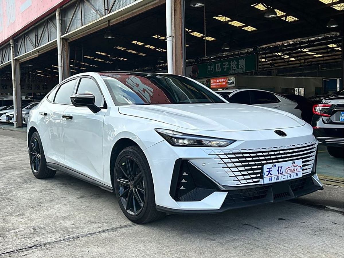 長(zhǎng)安 長(zhǎng)安UNI-V  2023款 1.5T 尊貴型圖片