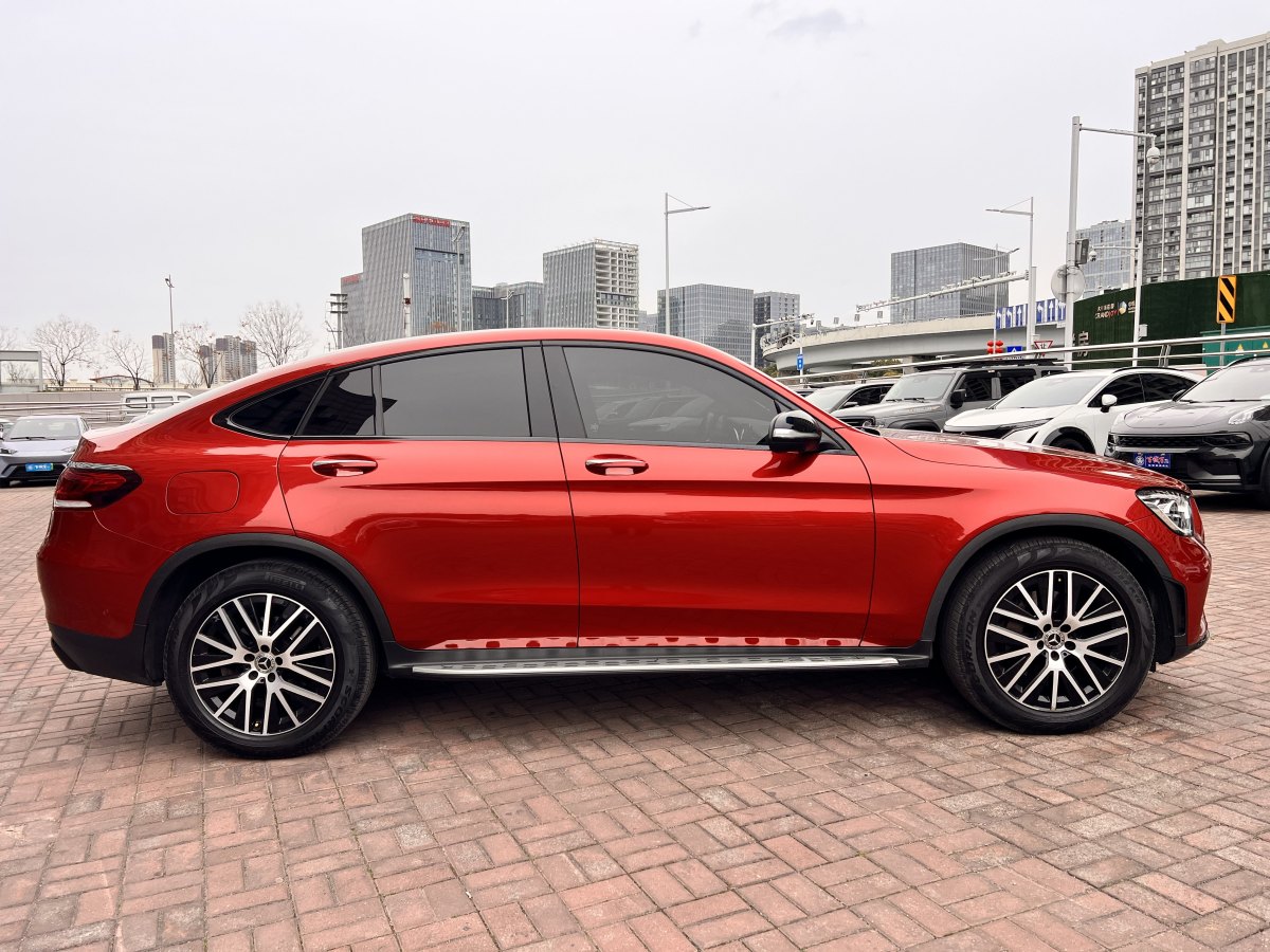 奔馳 奔馳GLC  2022款 改款 GLC 300 4MATIC 轎跑SUV圖片