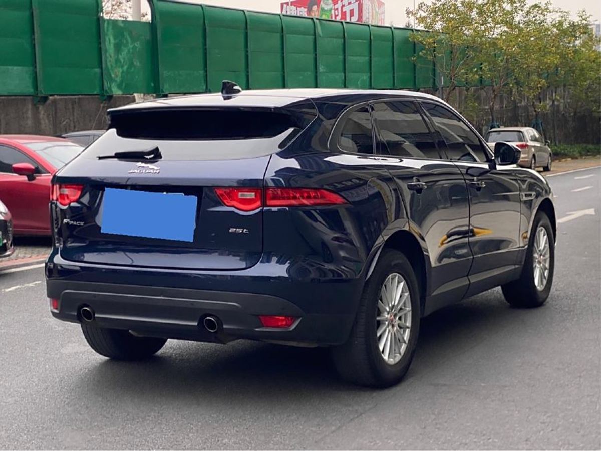 2017年8月捷豹 F-PACE  2016款 2.0T 兩驅(qū)都市尊享版