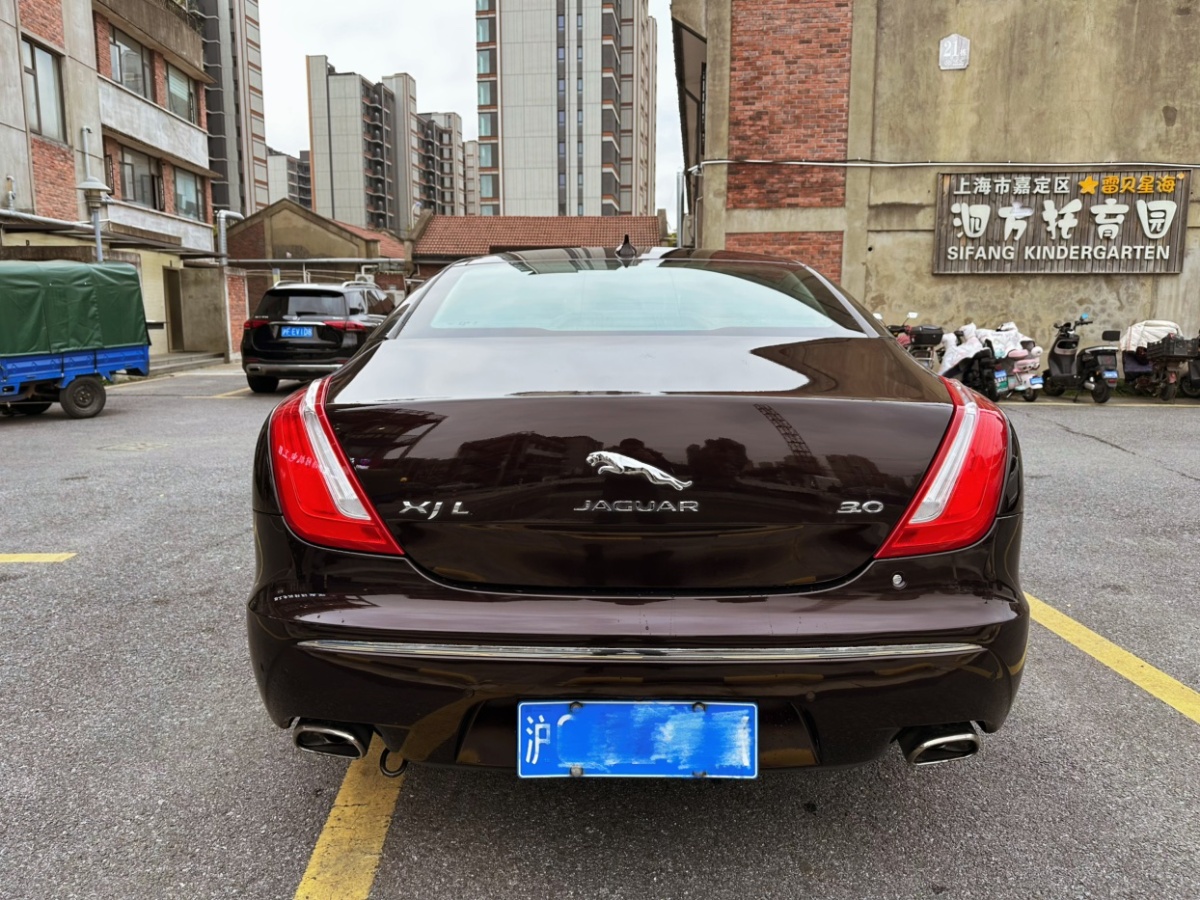 捷豹 XJ  2015款 XJL 3.0 SC 典雅商務(wù)80周年典藏版圖片