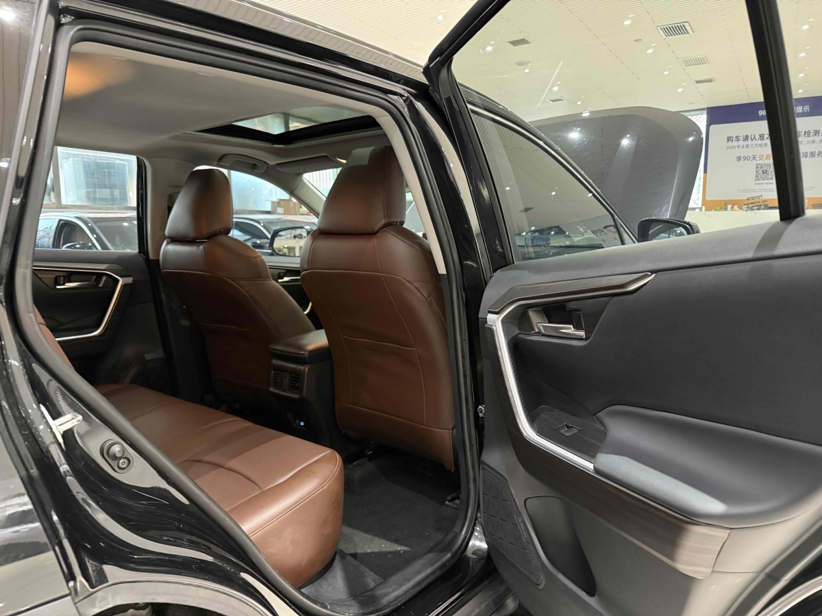 豐田 RAV4  2018款 榮放 2.0L CVT兩驅(qū)風(fēng)尚版圖片